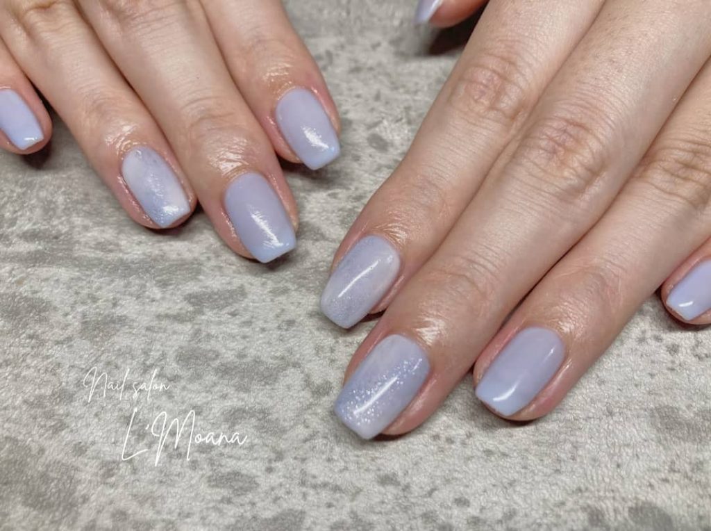 お客様nail?? ??by @lmoana_chisa.淡色ブルーで韓国ネイル?‍♀◆Hand＊ワンカラー+4本アート ¥4,900.⫘⫘⫘⫘⫘⫘⫘⫘⫘⫘⫘⫘⫘Nail salon L&